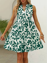 Load image into Gallery viewer, Jessabel - Stufenförmiges Kleid mit Gekerbtem Ausschnitt