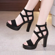 Load image into Gallery viewer, LeatherChic - Blockabsatz-Gladiator-Sandalen