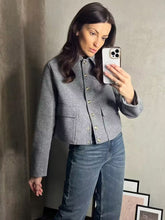 Load image into Gallery viewer, Lumina: Warme Herbstjacke mit Reißverschluss