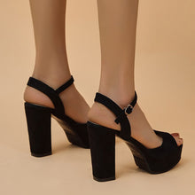 Load image into Gallery viewer, Lucyever - Schwarze Flock Plateau Sandalen