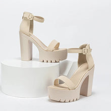 Load image into Gallery viewer, BanquetBliss - Einfache klobige Pumps