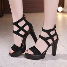 Load image into Gallery viewer, LeatherChic - Blockabsatz-Gladiator-Sandalen