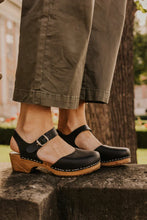 Load image into Gallery viewer, Wynona - Stylische Clogs für Damen