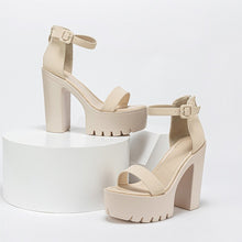 Load image into Gallery viewer, BanquetBliss - Einfache klobige Pumps