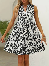 Load image into Gallery viewer, Jessabel - Stufenförmiges Kleid mit Gekerbtem Ausschnitt