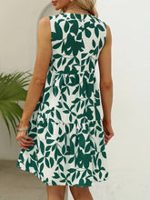 Load image into Gallery viewer, Jessabel - Stufenförmiges Kleid mit Gekerbtem Ausschnitt