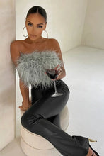 Load image into Gallery viewer, Blythe - Stijlvolle veren crop top is een toptrend dit jaar