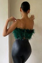 Load image into Gallery viewer, Blythe - Stijlvolle veren crop top is een toptrend dit jaar