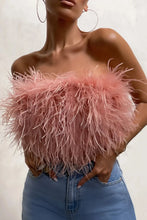 Load image into Gallery viewer, Katrine Feather Top | Stijlvolle veren crop top is een toptrend dit jaar-Boetiek Moda