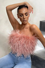 Load image into Gallery viewer, Blythe - Stijlvolle veren crop top is een toptrend dit jaar