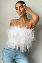Load image into Gallery viewer, Blythe - Stijlvolle veren crop top is een toptrend dit jaar
