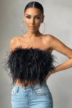 Load image into Gallery viewer, Blythe - Stijlvolle veren crop top is een toptrend dit jaar