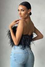 Load image into Gallery viewer, Blythe - Stijlvolle veren crop top is een toptrend dit jaar