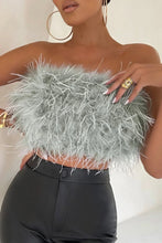 Load image into Gallery viewer, Blythe - Stijlvolle veren crop top is een toptrend dit jaar