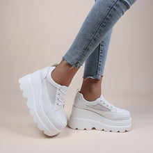Load image into Gallery viewer, ElegantHeels - Weiße orthopädische Herbstschuhe mit Keilabsatz