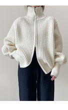 Load image into Gallery viewer, HighNeckZip - Locker gestrickter Pullover mit Reißverschluss