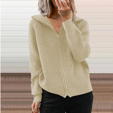 Load image into Gallery viewer, StripeSweater - Hochgeschlossener Polo-Streifen-Pullover