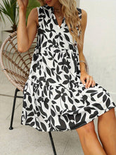 Load image into Gallery viewer, Jessabel - Stufenförmiges Kleid mit Gekerbtem Ausschnitt