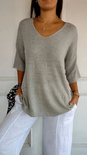Load image into Gallery viewer, Bianca - Comfy Top met gebreide V-hals