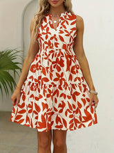 Load image into Gallery viewer, Jessabel - Stufenförmiges Kleid mit Gekerbtem Ausschnitt