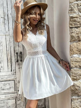 Load image into Gallery viewer, PatchEleg - Elegantes rückenfreies Minikleid