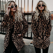 Load image into Gallery viewer, LeopardPattern - Mittellanger Pelzmantel