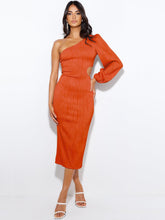 Load image into Gallery viewer, HipWrap - Schräges, schulterfreies langes Kleid