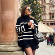 Load image into Gallery viewer, ChicStripes - Eleganter übergroßer Strickpullover