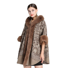Load image into Gallery viewer, PonchoFur - Tweed Strickjacke Pelzjacke