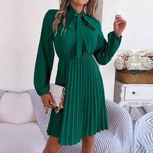 Load image into Gallery viewer, Ficusrong - Winterliches Plissee-Kleid mit Schnürung