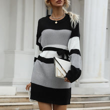 Load image into Gallery viewer, Commuter - Pulloverkleid in Kontrastfarbe