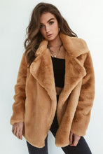 Load image into Gallery viewer, ShaggyPlush - Braune zottelige Pelzjacke