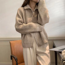 Load image into Gallery viewer, CardiZip - Beidseitig tragbarer Strickpullover mit Reißverschluss