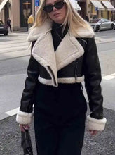 Load image into Gallery viewer, ShearlingChic - Pelzjacke mit Kragen