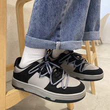 Load image into Gallery viewer, Retro - Klobige Herbst-Sneakers mit Schnürung