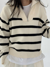 Load image into Gallery viewer, TemperamentZip - Gestreifter Pullover mit Kontrast