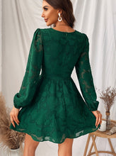 Load image into Gallery viewer, Petal - Elegantes grünes Herbstkleid
