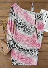 Load image into Gallery viewer, Leopard Gradient - Kleid mit kalten Schultern
