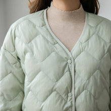 Load image into Gallery viewer, UltraLight - Kragenlose Entendaunenjacke