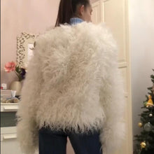 Load image into Gallery viewer, FluffyEssentials - Kurze Pelzjacke