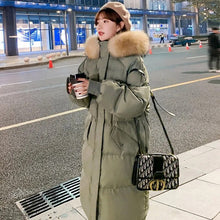 Load image into Gallery viewer, PaddedChic - Gepolsterte Parkas mit großem Pelzkragen