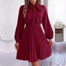 Load image into Gallery viewer, Ficusrong - Winterliches Plissee-Kleid mit Schnürung