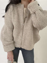 Load image into Gallery viewer, HarajukuZip - Abgeschnittener Harajuku-Strickpullover