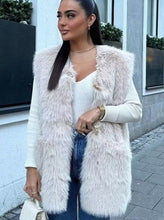 Load image into Gallery viewer, FurryChic - Ärmellose Weste Pelzjacke