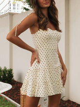 Load image into Gallery viewer, DotDazzle - Hochgeschlossenes gepunktetes Minikleid