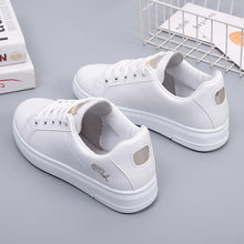 Load image into Gallery viewer, Embroza - Bestickter Schnürsenkel-Sneaker aus Leder