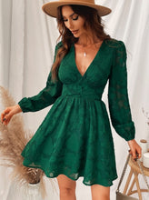 Load image into Gallery viewer, Petal - Elegantes grünes Herbstkleid