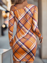 Load image into Gallery viewer, PlaidButton - Cami Kleid mit kalten Schultern