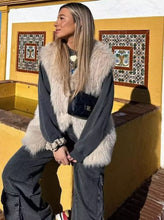 Load image into Gallery viewer, FurryChic - Ärmellose Weste Pelzjacke