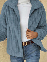 Load image into Gallery viewer, Gemütlich - Zip-Up Pelzjacke